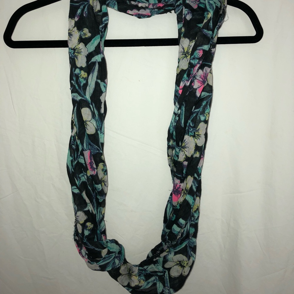 Scarf - Picture 4 of 4